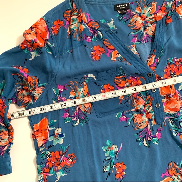 Torrid Blue Floral Harper Pullover Challis Blouse Tunic Size 1X 14-16 Summer Top - Picture 9 of 16